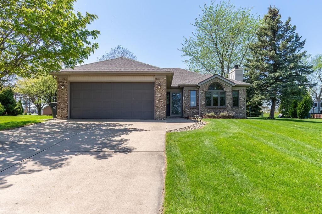 Photo of 611 Fairview Court, Columbia City, IN 46725 (MLS # 202614479)