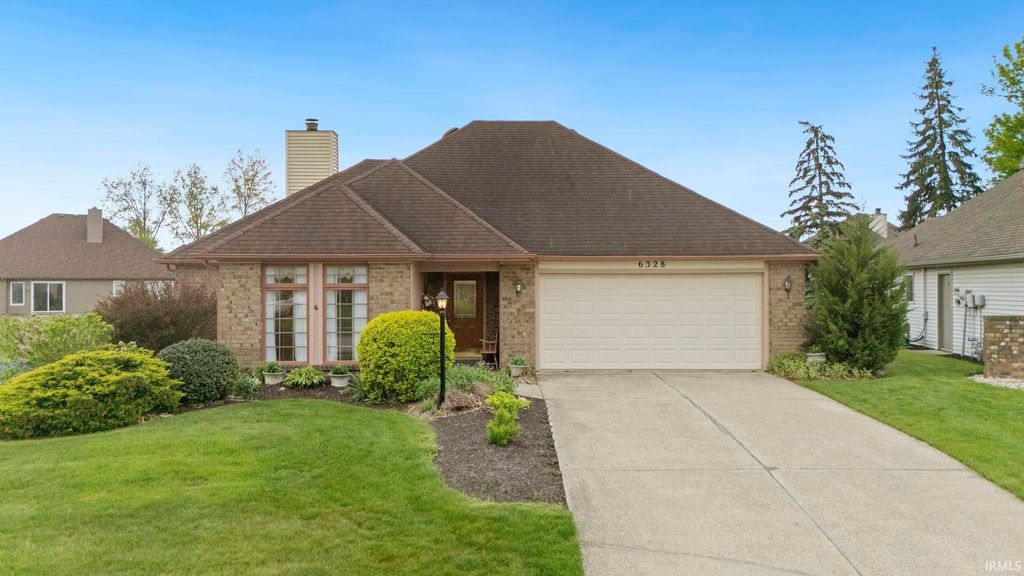 Photo of 6328 Baychester Drive, Fort Wayne, IN 46815 (MLS # 202615927)