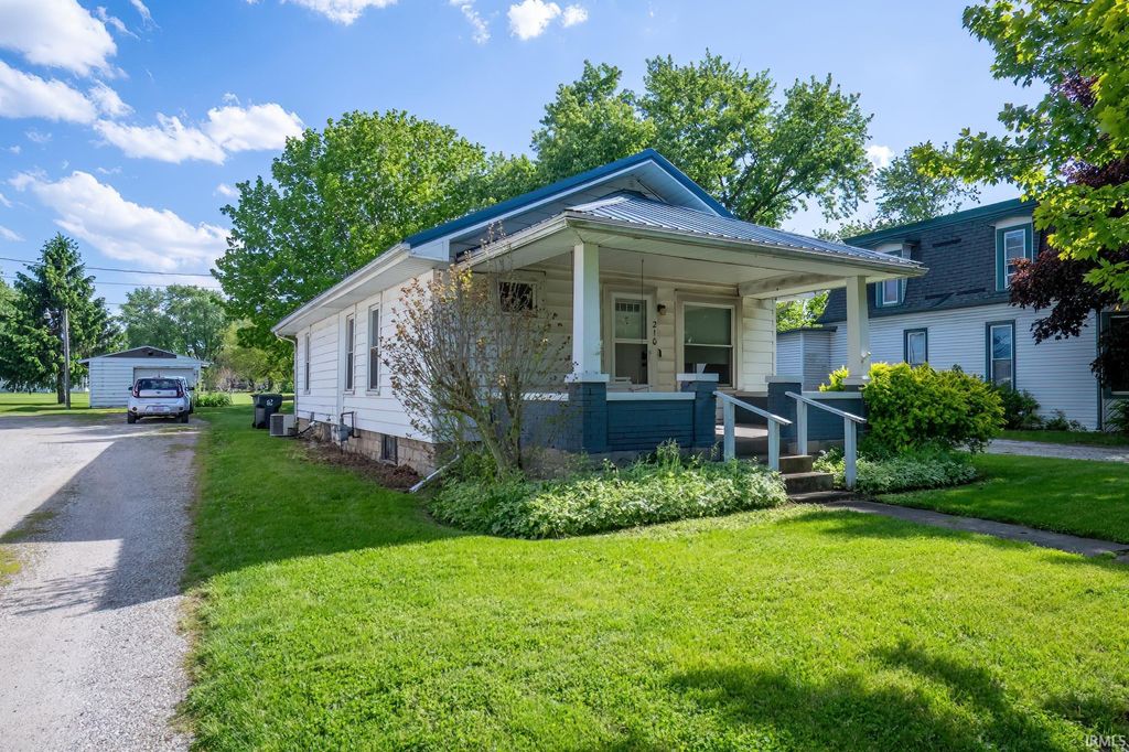 Photo of 210 E Prairie Street, Leesburg, IN 46538 (MLS # 202617769)