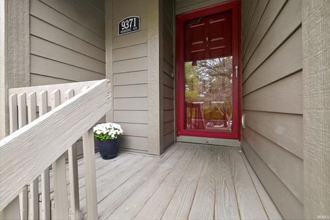 Photo of 9371 S Lake Ridge Drive, Bloomington, IN 47401 (MLS # 202541950)