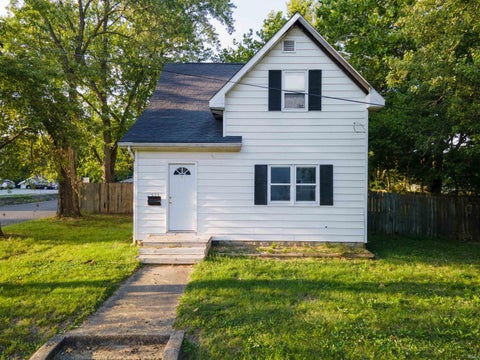 Photo of 533 E Bradford Street, Marion, IN 46952 (MLS # 202637476)