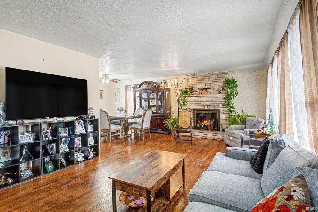 Photo of 1510 Laurel Street, Elkhart, IN 46514 (MLS # 202604766)