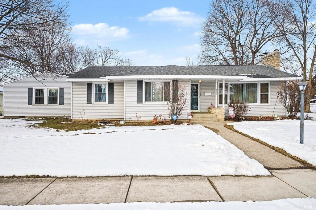 Photo of 1510 Laurel Street, Elkhart, IN 46514 (MLS # 202604766)