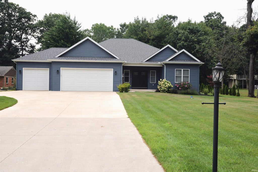 Photo of 52427 Lynnewood Avenue, South Bend, IN 46628 (MLS # 202630321)