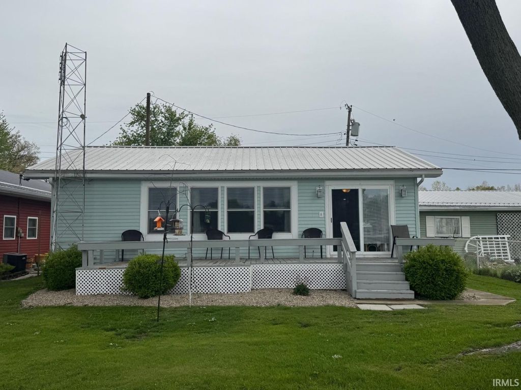 Photo of 3036 SE Lakeshore Drive, Macy, IN 46951 (MLS # 202616720)