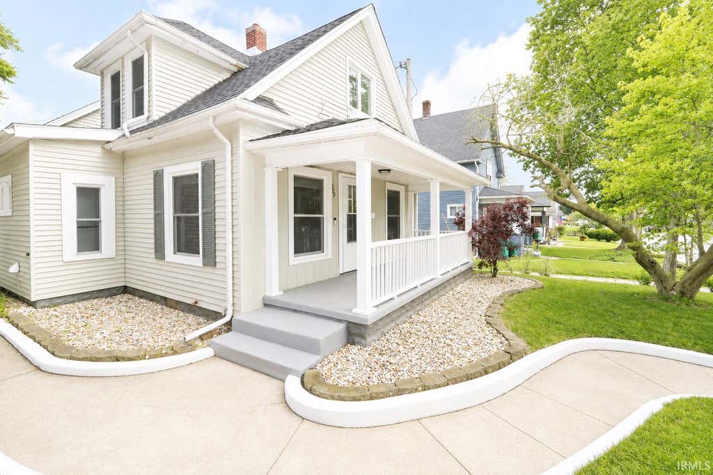 Photo of 209 Indiana Avenue, Mishawaka, IN 46544 (MLS # 202624134)
