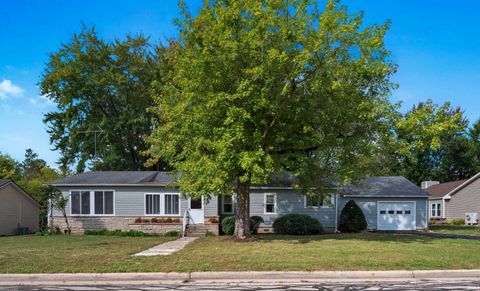 Photo of 910 S Ijams Street, Garrett, IN 46738 (MLS # 202540720)
