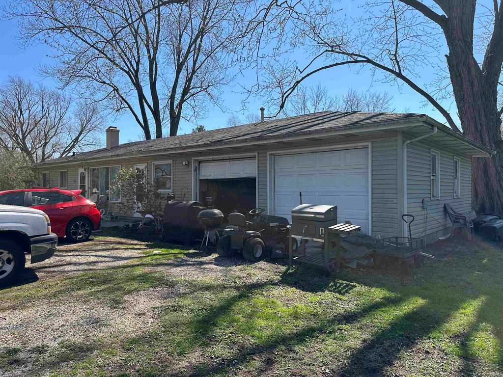 Photo of 1917 Rosemont Avenue, Warsaw, IN 46580 (MLS # 202612583)