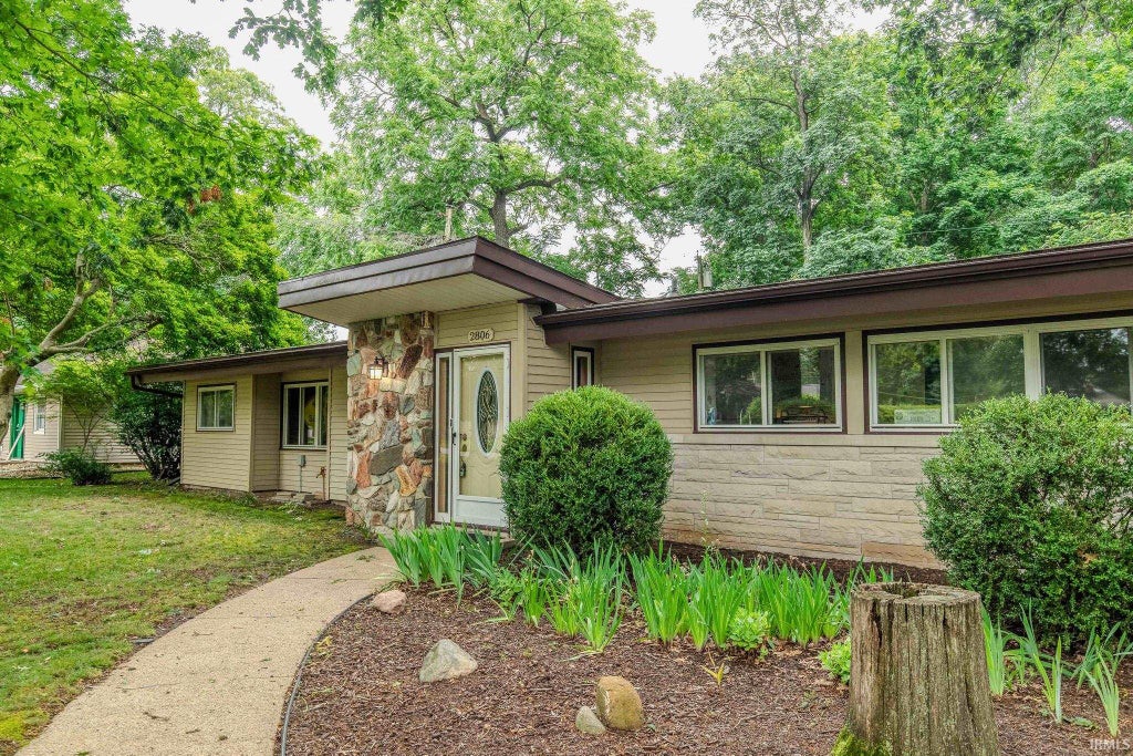 Photo of 2806 Martin Manor Drive, Goshen, IN 46526 (MLS # 202624371)