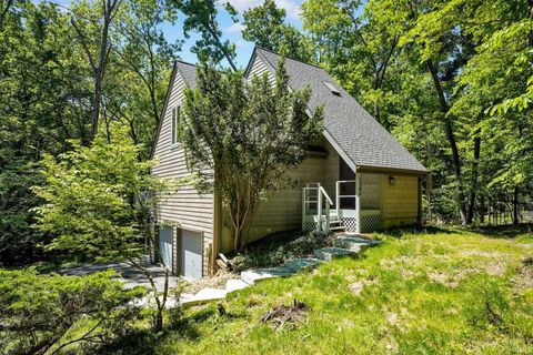 Photo of 7380 E Salt Creek Drive, Bloomington, IN 47401 (MLS # 202618616)