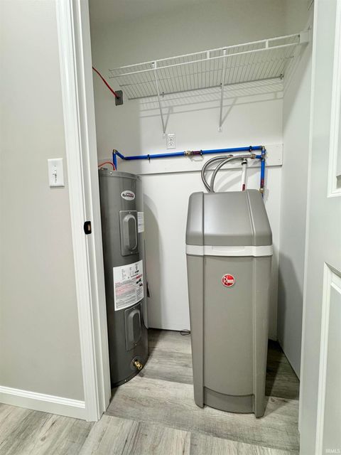 Tiny photo for 4202 Lexington Road, Logansport, IN 46947 (MLS # 202545098)