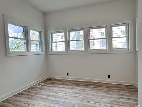 Tiny photo for 733 S ARMSTRONG Street, Kokomo, IN 46901 (MLS # 202534399)