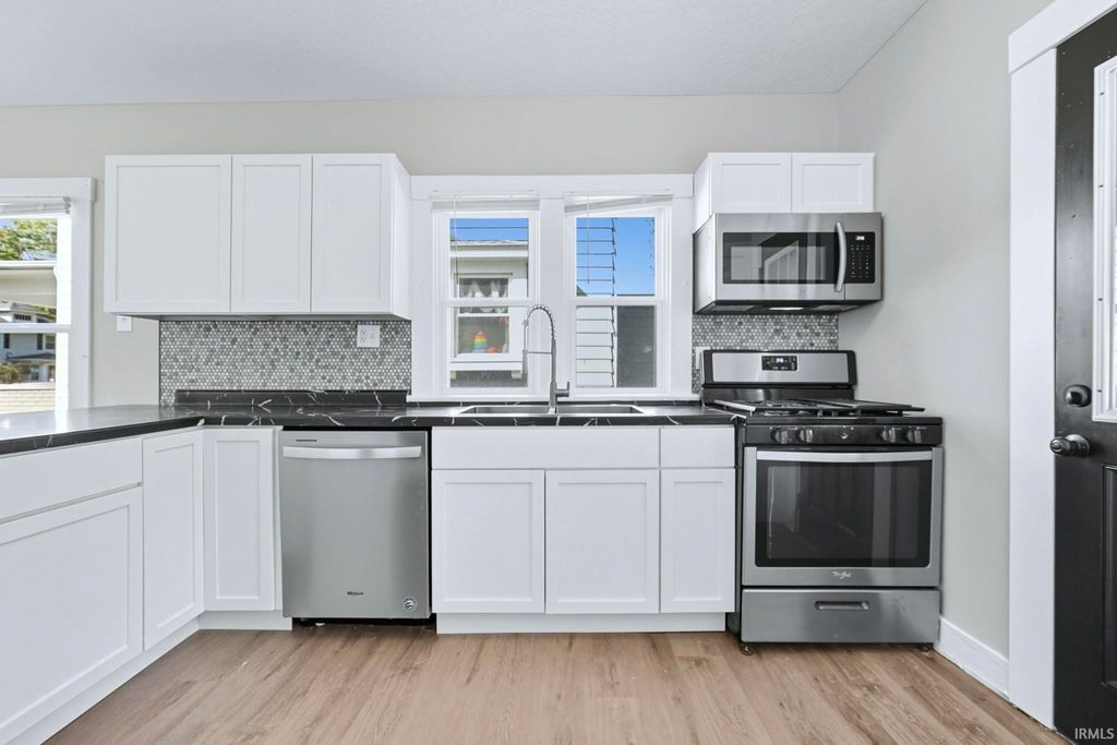 Photo of 4321 Tacoma Avenue, Fort Wayne, IN 46807 (MLS # 202545670)