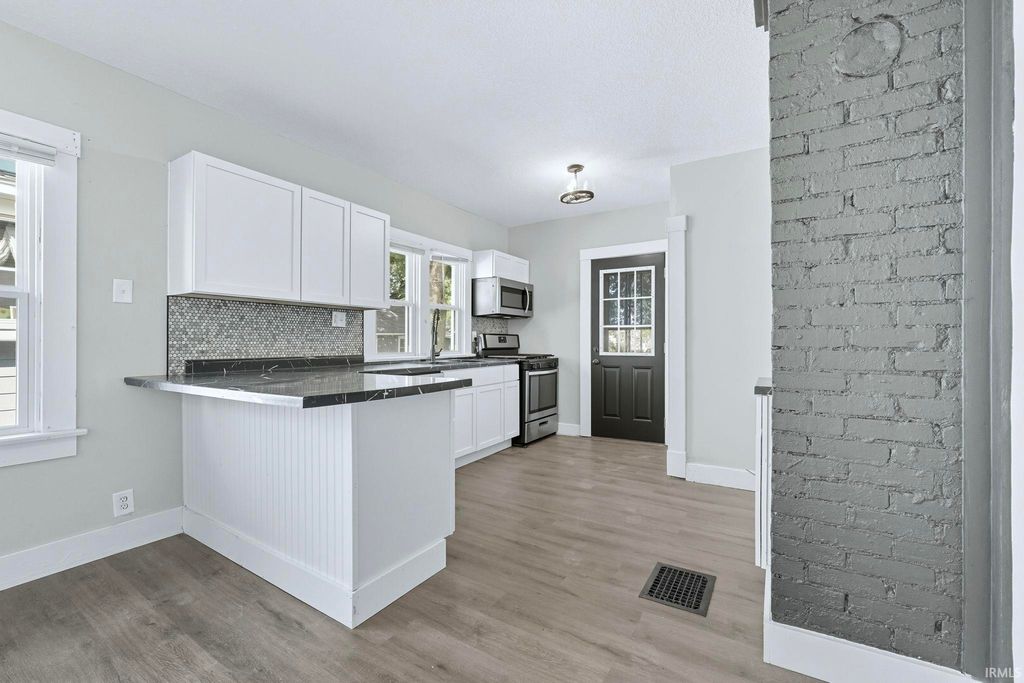 Photo of 4321 Tacoma Avenue, Fort Wayne, IN 46807 (MLS # 202545670)