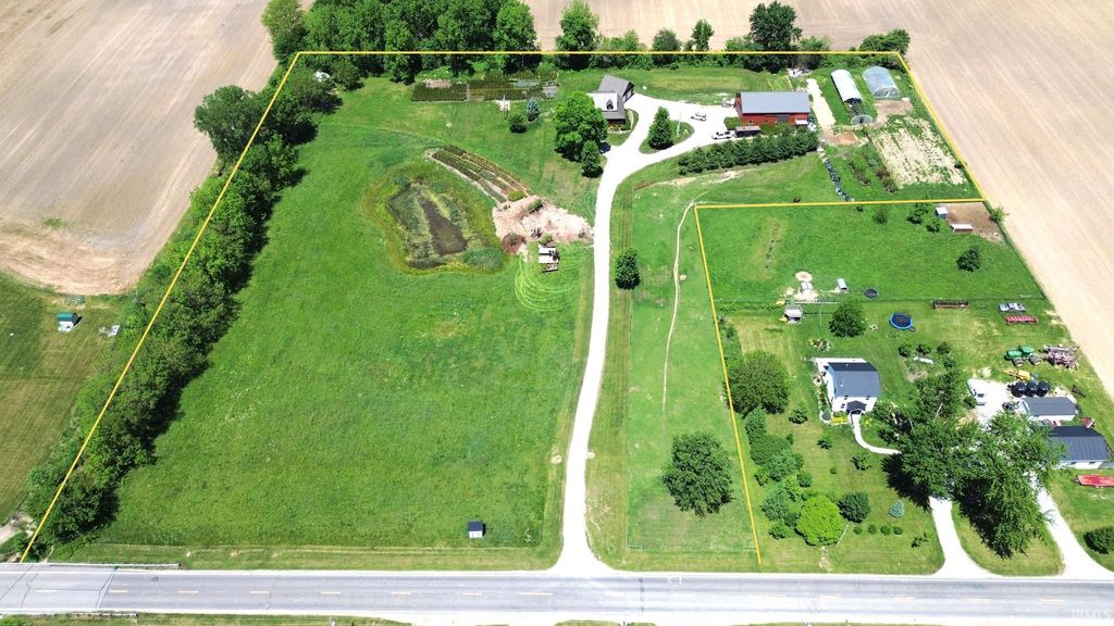 Photo of 30195 County Road 40, Wakarusa, IN 46573 (MLS # 202620804)