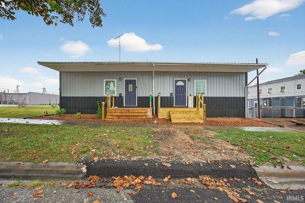 Photo of 607 W Warren St - Unit B, Mitchell, IN 47446 (MLS # 202601980)