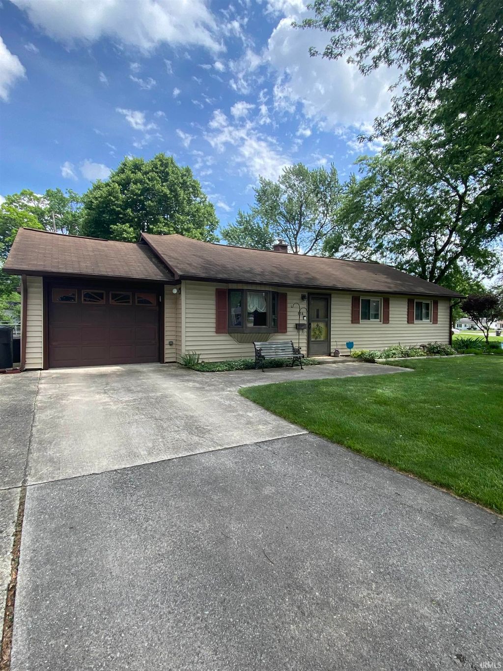 Photo of 814 Elnora Drive, Fort Wayne, IN 46825 (MLS # 202625666)