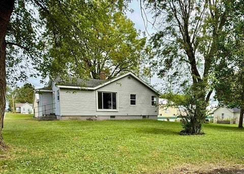 Tiny photo for 203 S Maple Avenue, Medaryville, IN 47957 (MLS # 202638958)