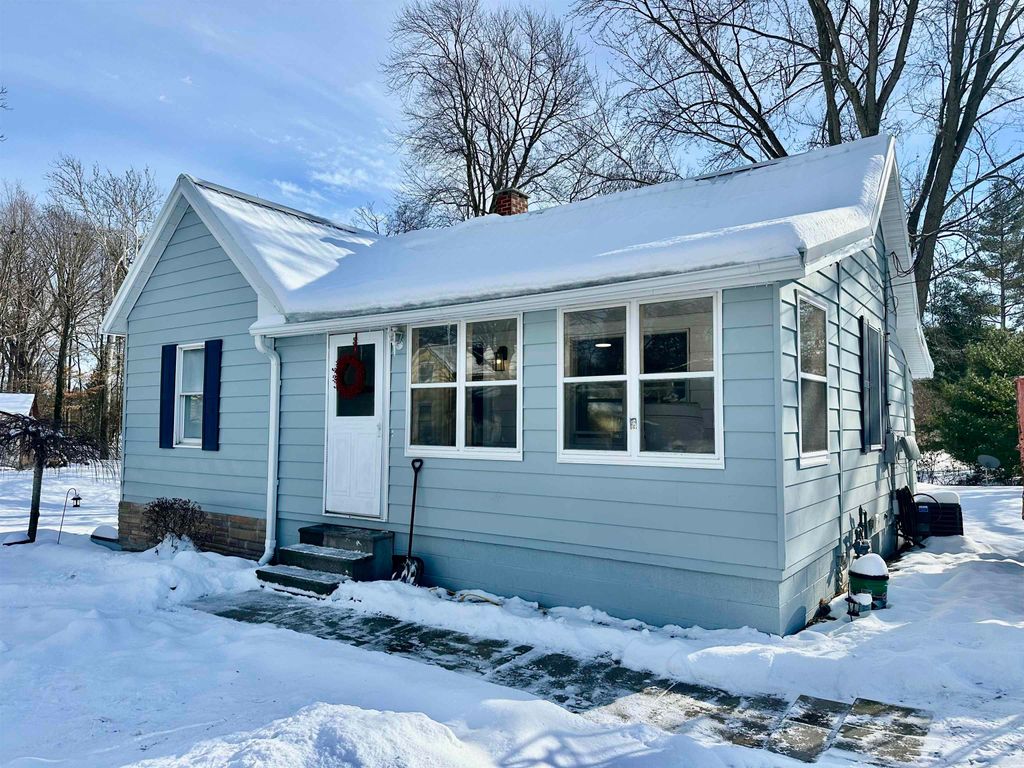 Photo of 307 E Clinton Street, Auburn, IN 46706 (MLS # 202549027)