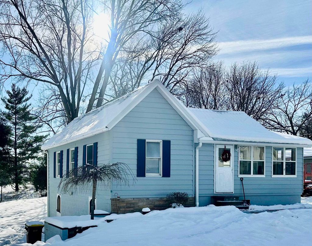 Photo of 307 E Clinton Street, Auburn, IN 46706 (MLS # 202549027)