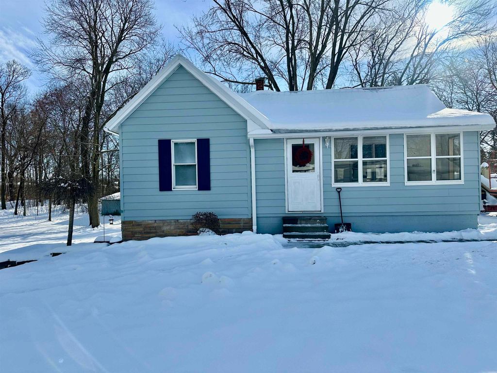 Photo of 307 E Clinton Street, Auburn, IN 46706 (MLS # 202549027)