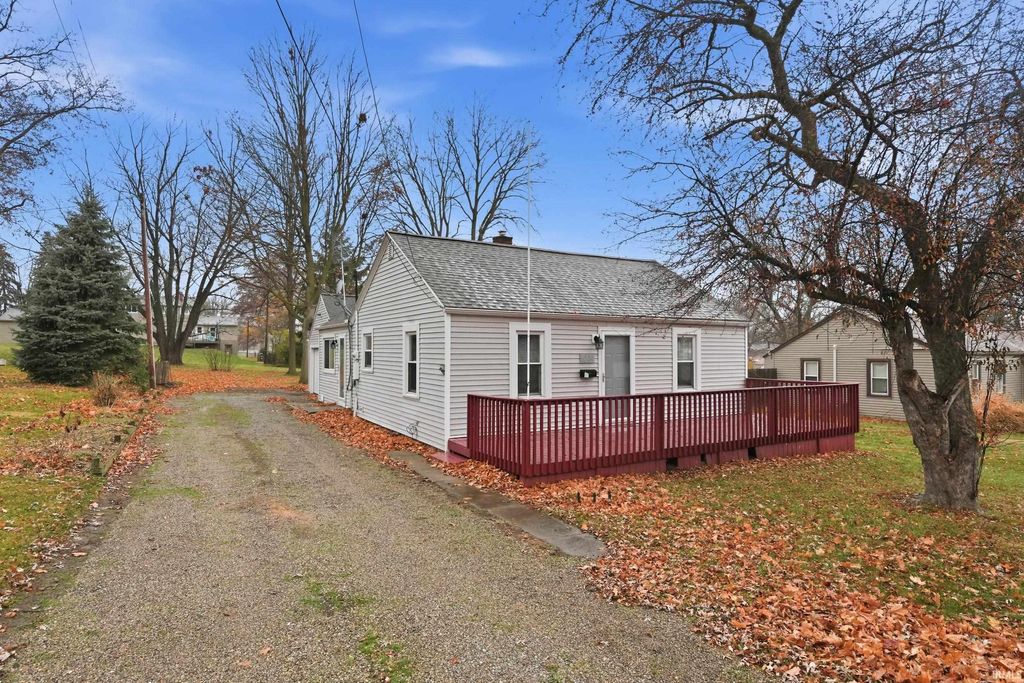 Photo of 1004 Keller Drive, New Haven, IN 46774 (MLS # 202546617)