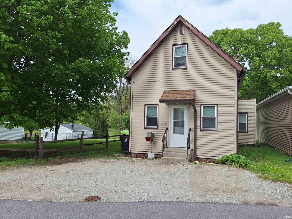 Photo of 1020 Green Street, Huntington, IN 46750 (MLS # 202616896)