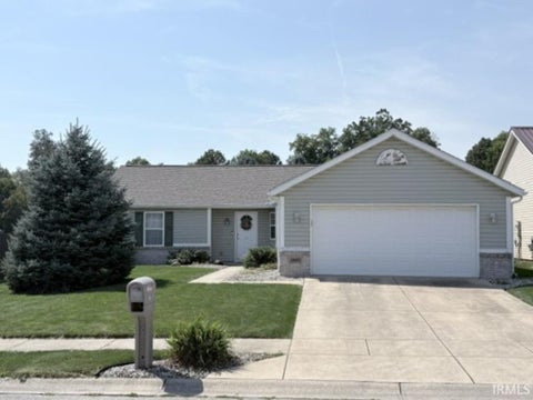 Photo of 1009 BURR OAK Court, Kokomo, IN 46901 (MLS # 202636016)