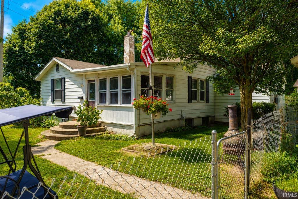 Photo of 1501 Panama Street, Mishawaka, IN 46544 (MLS # 202634872)