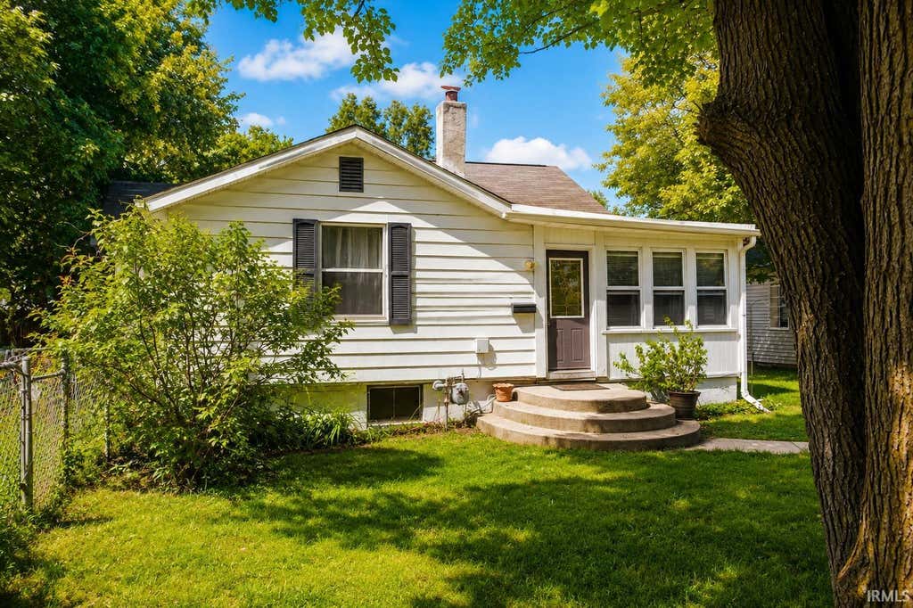 Photo of 1501 Panama Street, Mishawaka, IN 46544 (MLS # 202634872)