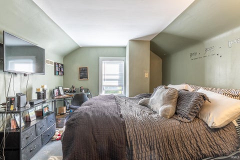 Tiny photo for 6216 Fairfield Avenue, Fort Wayne, IN 46807 (MLS # 202643837)