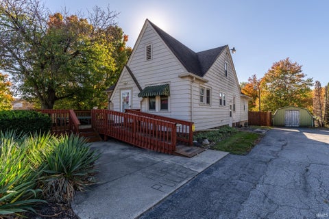 Tiny photo for 6216 Fairfield Avenue, Fort Wayne, IN 46807 (MLS # 202643837)