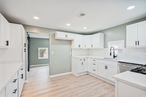 Tiny photo for 825 N Carter Street, Greentown, IN 46936 (MLS # 202619747)