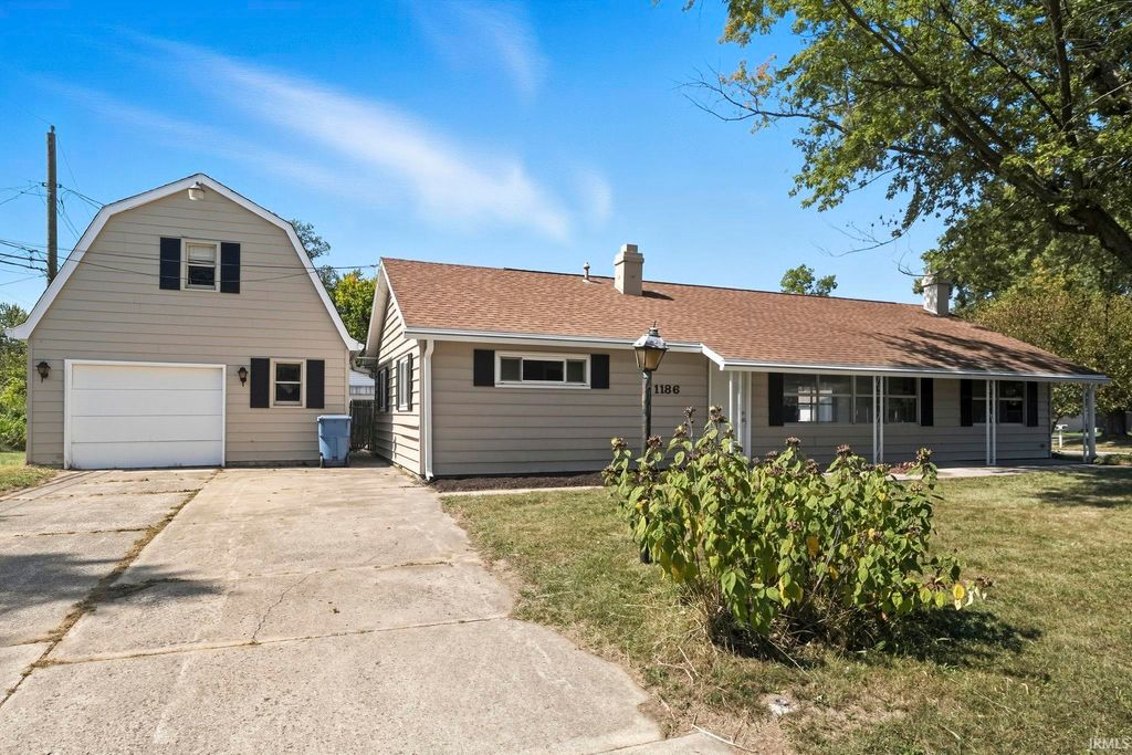 Photo of 1186 Braeburn Drive, New Haven, IN 46774 (MLS # 202537282)