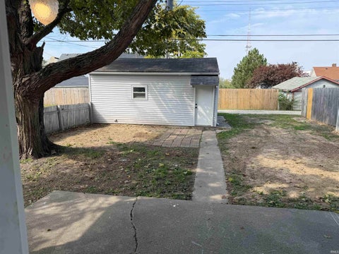 Tiny photo for 2309 S Mulberry Street, Muncie, IN 47302 (MLS # 202640970)