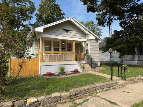 Tiny photo for 2309 S Mulberry Street, Muncie, IN 47302 (MLS # 202640970)