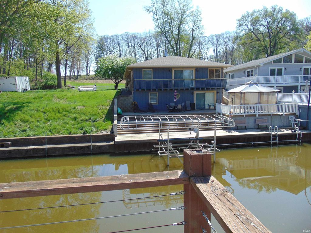 Photo of 10502 N Corley Dr Road, Monticello, IN 47960 (MLS # 202514391)