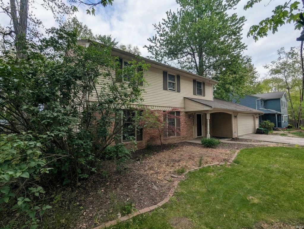 Photo of 6427 Monarch Drive, Fort Wayne, IN 46815 (MLS # 202616314)