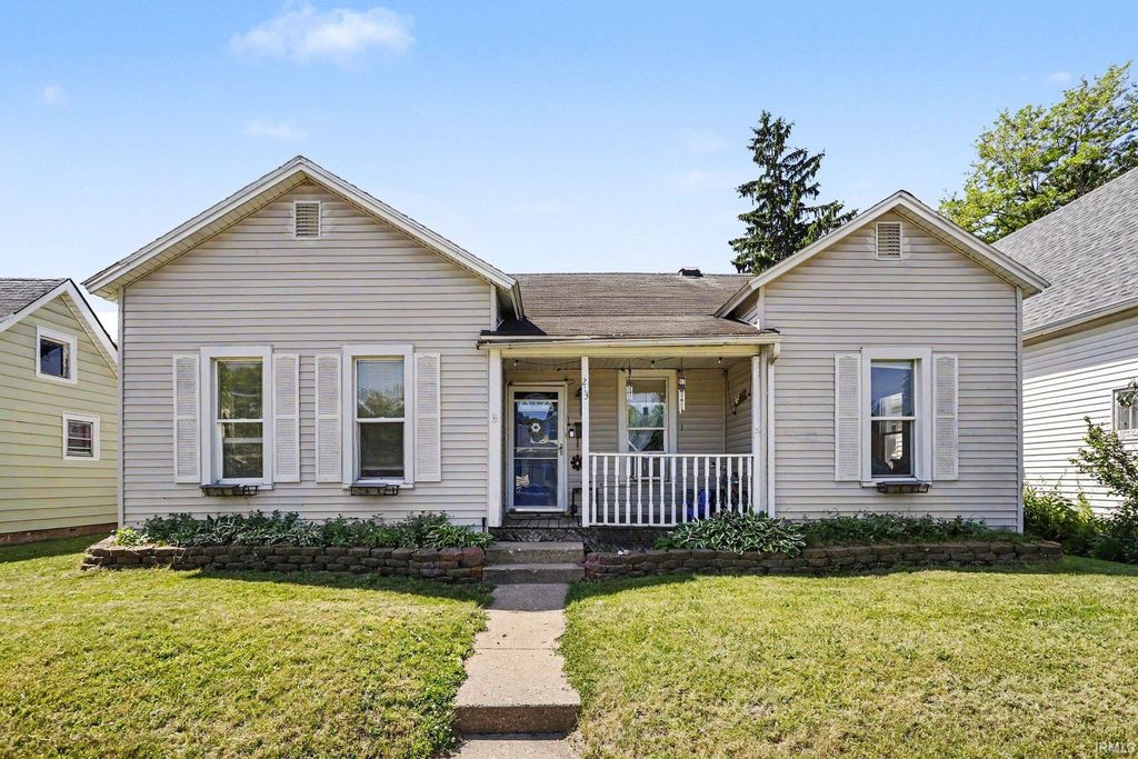Photo of 213 E Lawrence Street, Mishawaka, IN 46545 (MLS # 202620874)