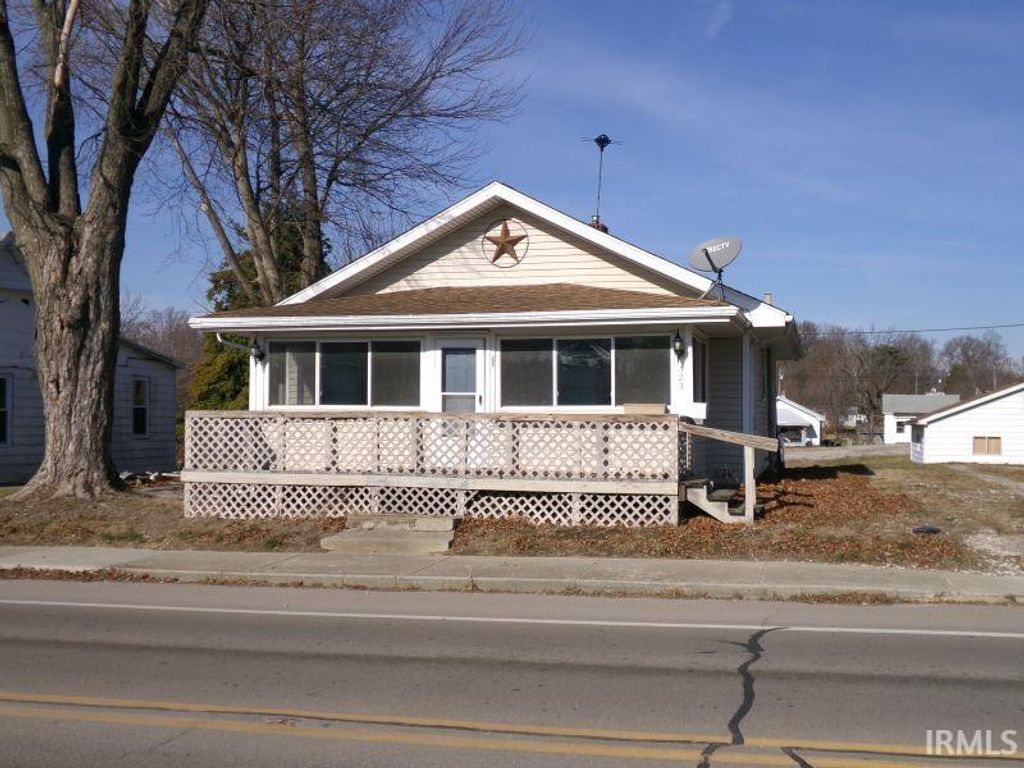 Photo of 523 W Morton Street, Oakland City, IN 47660 (MLS # 202549890)