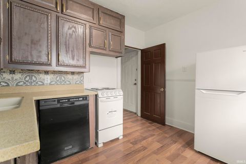 Tiny photo for 809 E Victoria Street, South Bend, IN 46614 (MLS # 202613554)