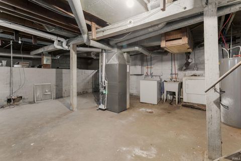 Tiny photo for 809 E Victoria Street, South Bend, IN 46614 (MLS # 202613554)