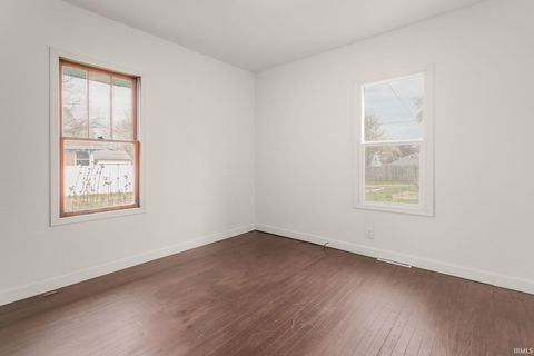 Tiny photo for 809 E Victoria Street, South Bend, IN 46614 (MLS # 202613554)
