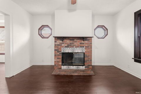 Tiny photo for 809 E Victoria Street, South Bend, IN 46614 (MLS # 202613554)