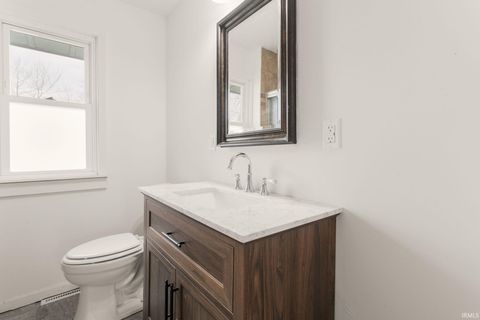 Tiny photo for 809 E Victoria Street, South Bend, IN 46614 (MLS # 202613554)