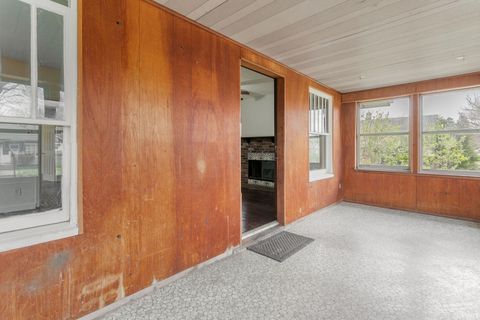 Tiny photo for 809 E Victoria Street, South Bend, IN 46614 (MLS # 202613554)