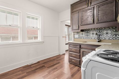 Tiny photo for 809 E Victoria Street, South Bend, IN 46614 (MLS # 202613554)