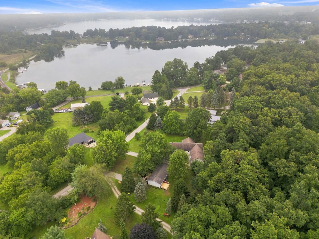 Photo of 135 Lane 175 Lime Lake LK, Angola, IN 46703 (MLS # 202633688)