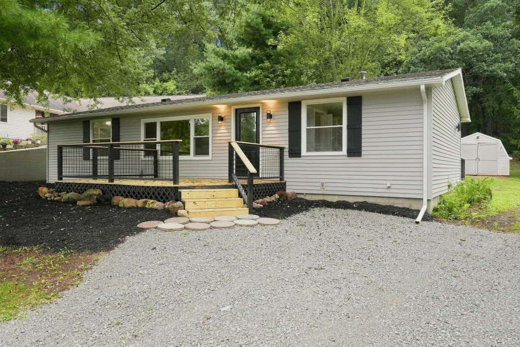 Photo of 135 Lane 175 Lime Lake LK, Angola, IN 46703 (MLS # 202633688)