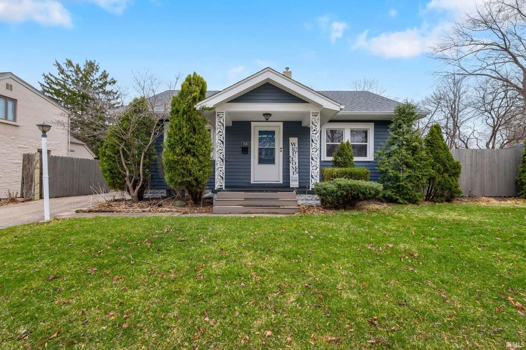 Photo of 208 Alfred St, Elkhart, IN 46516 (MLS # 202608451)